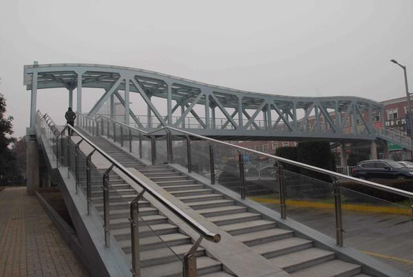 钢结构天桥安装.jpg